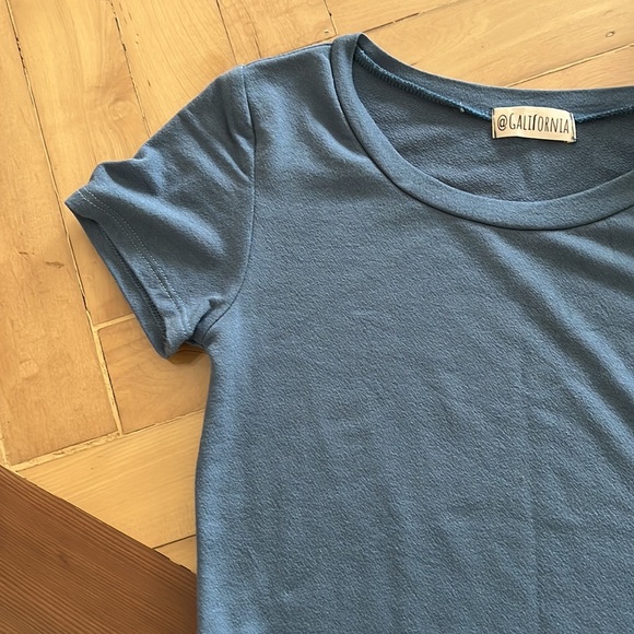 Two blue crop tops - Picture 5 of 5